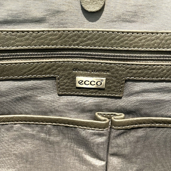 Rare Ecco Unisex Ely Grey Pebbled Leather Messenger Bag is Pristine - Picture 12 of 16
